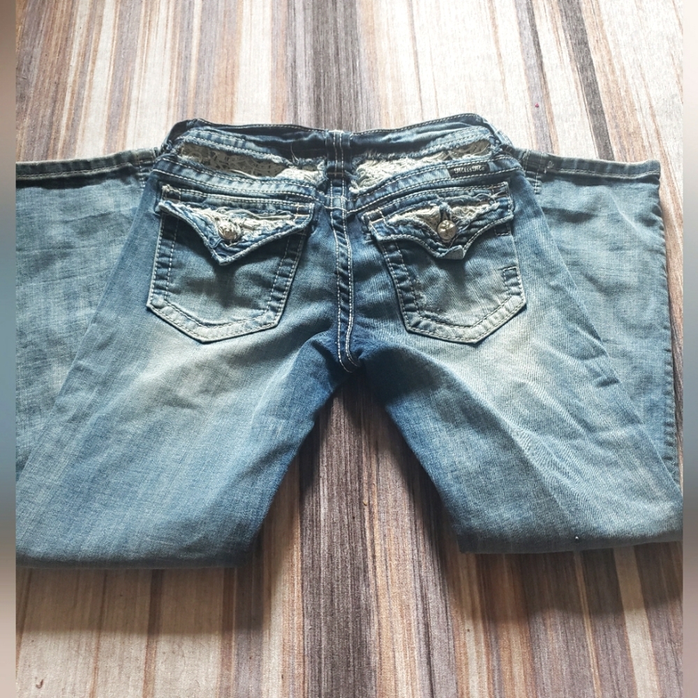 Miss Me Ladies Size 26 Capri Distressed Denim Jeans
